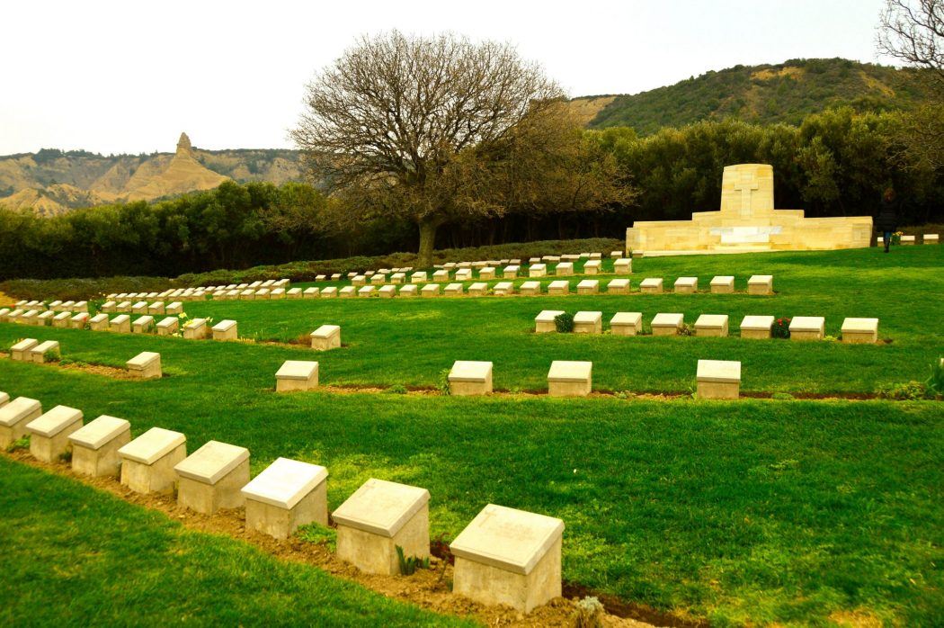 Gallipoli Tours from Istanbul: How to find the Best One 3 graves on the gallipoli peninsula