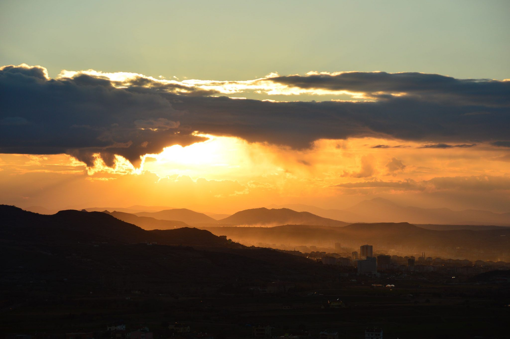 Perfect Cappadocia Itinerary 3 Days 22 view of the sunset over cappadocia from Uchisar castle