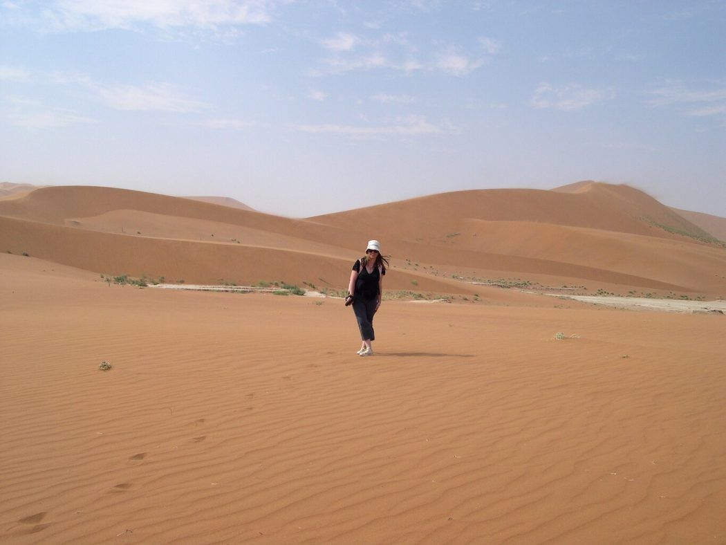 solo travel in the sand dunes