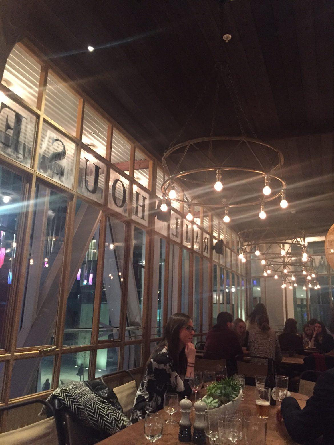 4 Great Victoria Station Restaurants