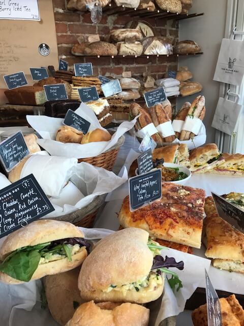 broodjes, sandwiches en brood te zien bij de Flour Pot Bakery in Brighton