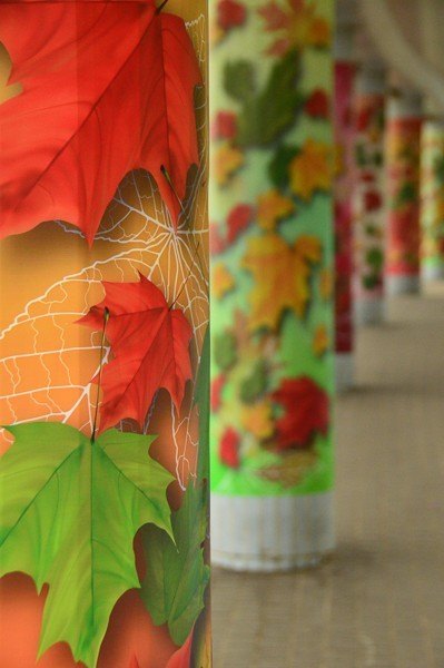 Hong Kong Travel Blog: Heading Off the Beaten Path 15 hong kong mongkok columns with leaf patterns