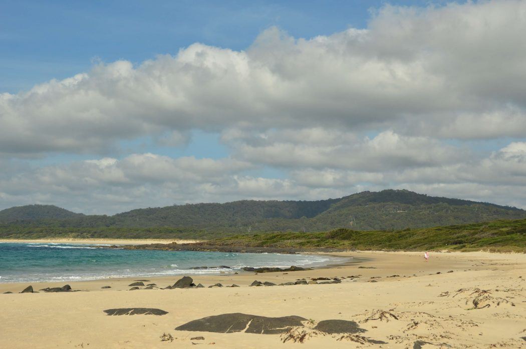 10 Best Weekend Getaways From Sydney for Boutique Hotel Lovers 28 australian sea front coastline with beach