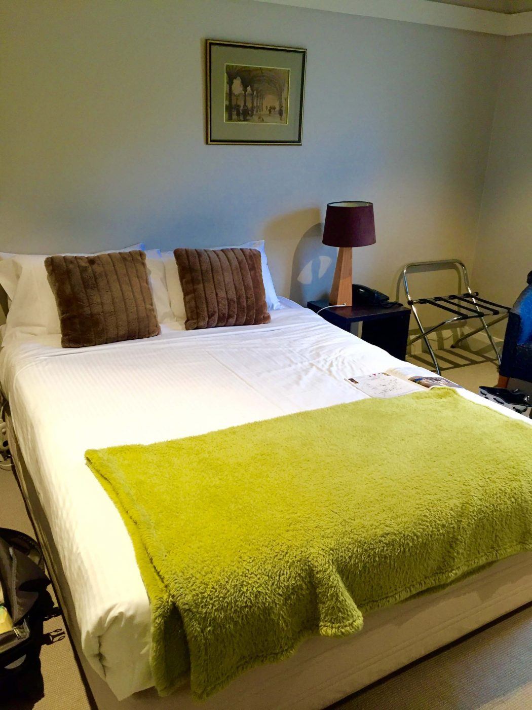 bedroom with double bed at Links House Hotel Bowral