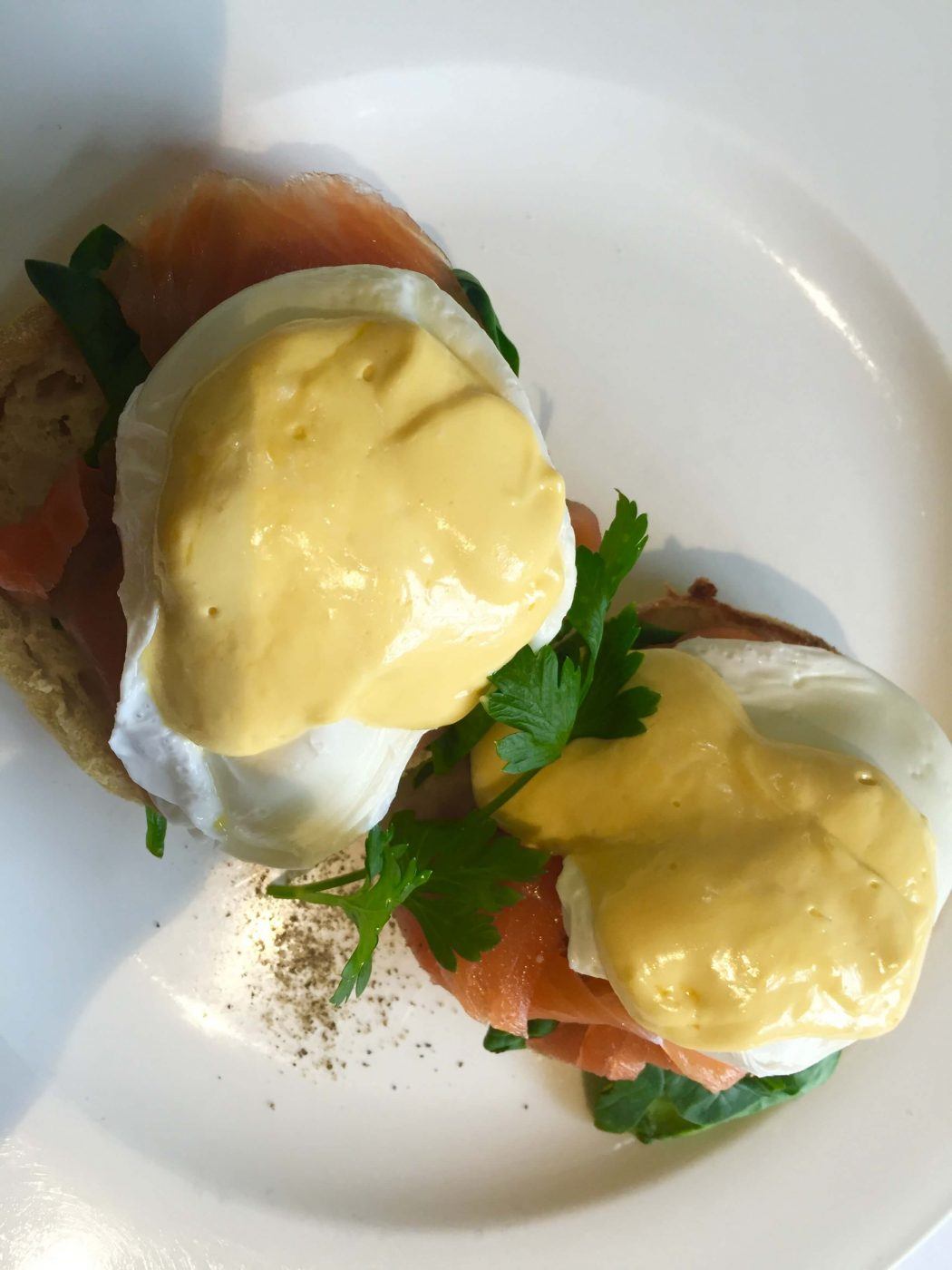 10 Best Weekend Getaways From Sydney for Boutique Hotel Lovers 16 poached eggs with hollandaise sauce on a white plate at Links House