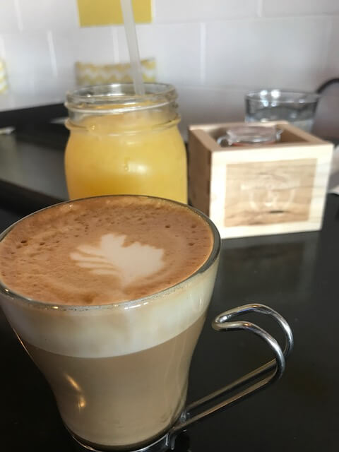 flat white coffee and orange juice at finders and makers las vegas