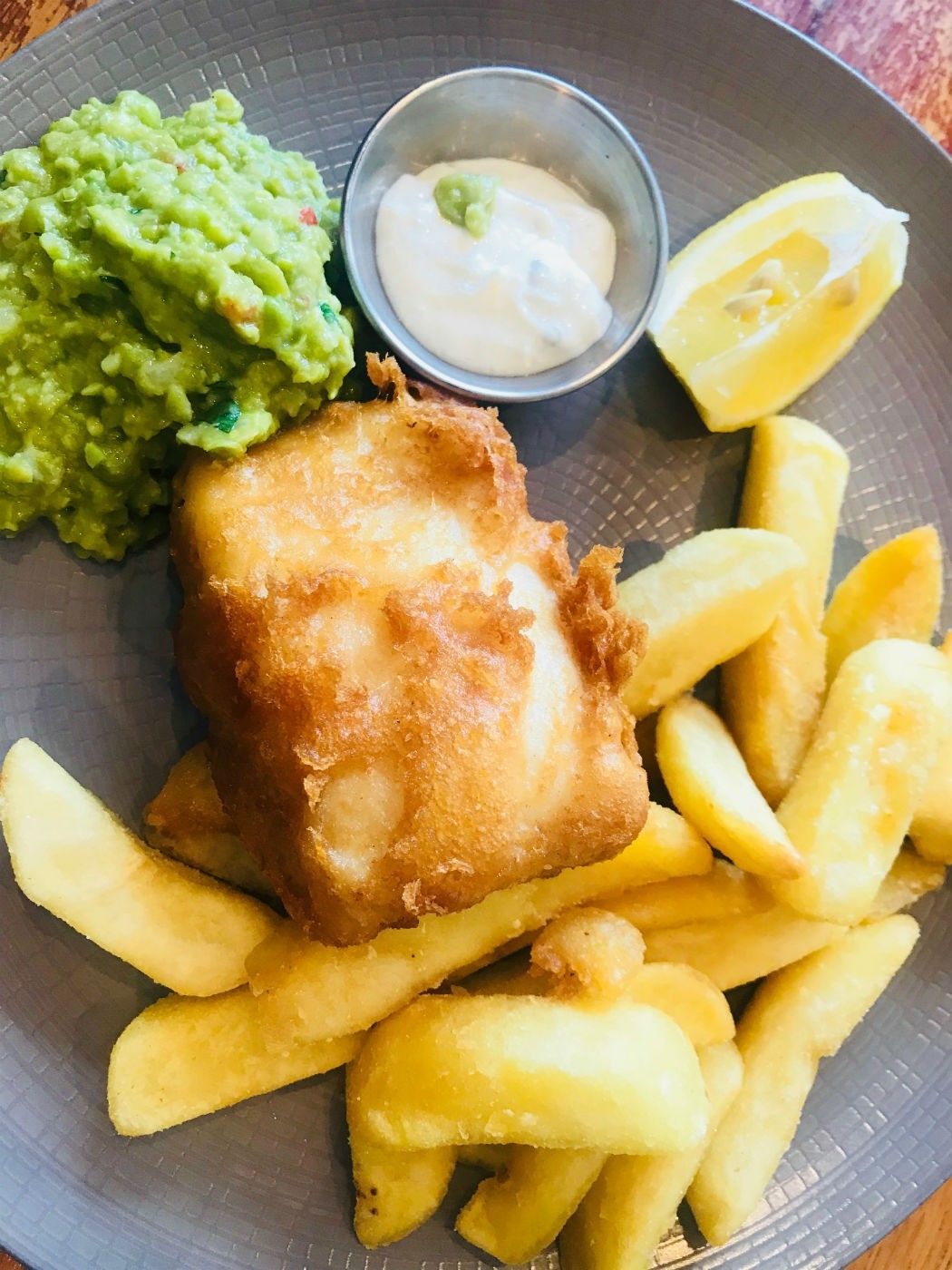 fish-and-chips-earlsfield with mushy peas