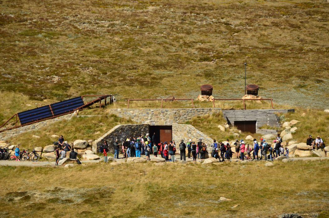 27 Spectacular Australian Landmarks You'll Want to See 14 mt kosciuszko walk