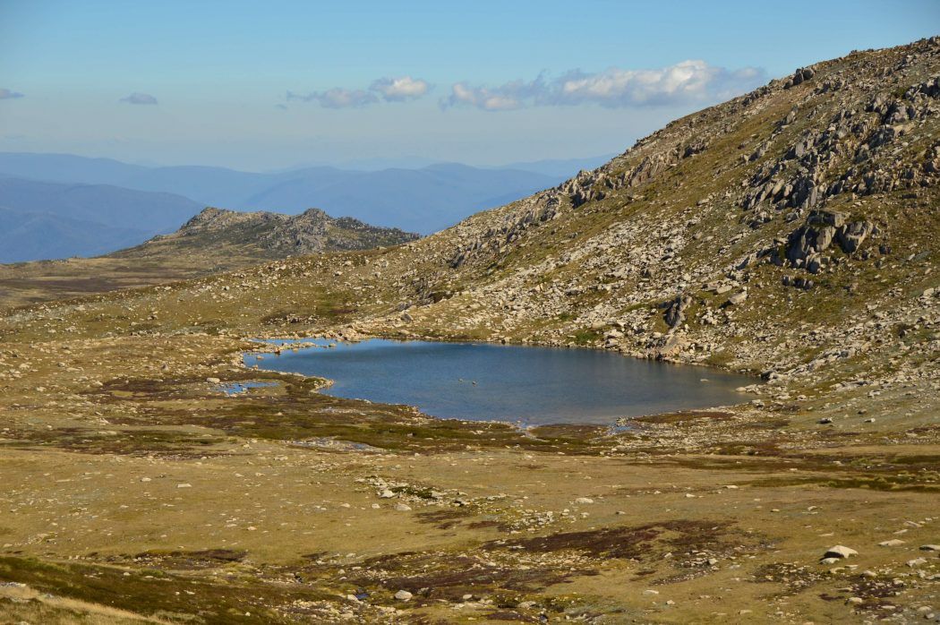 27 Spectacular Australian Landmarks You'll Want to See 13 mount kosciuszko walk