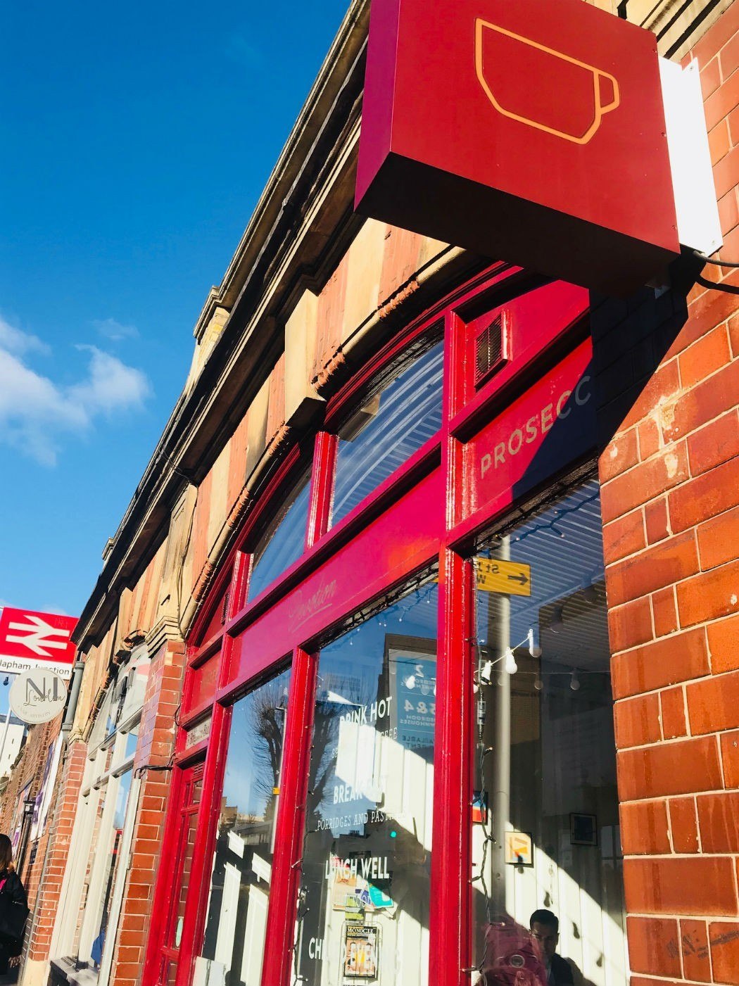 coffee shop on st johns hill outside clapham junction station
