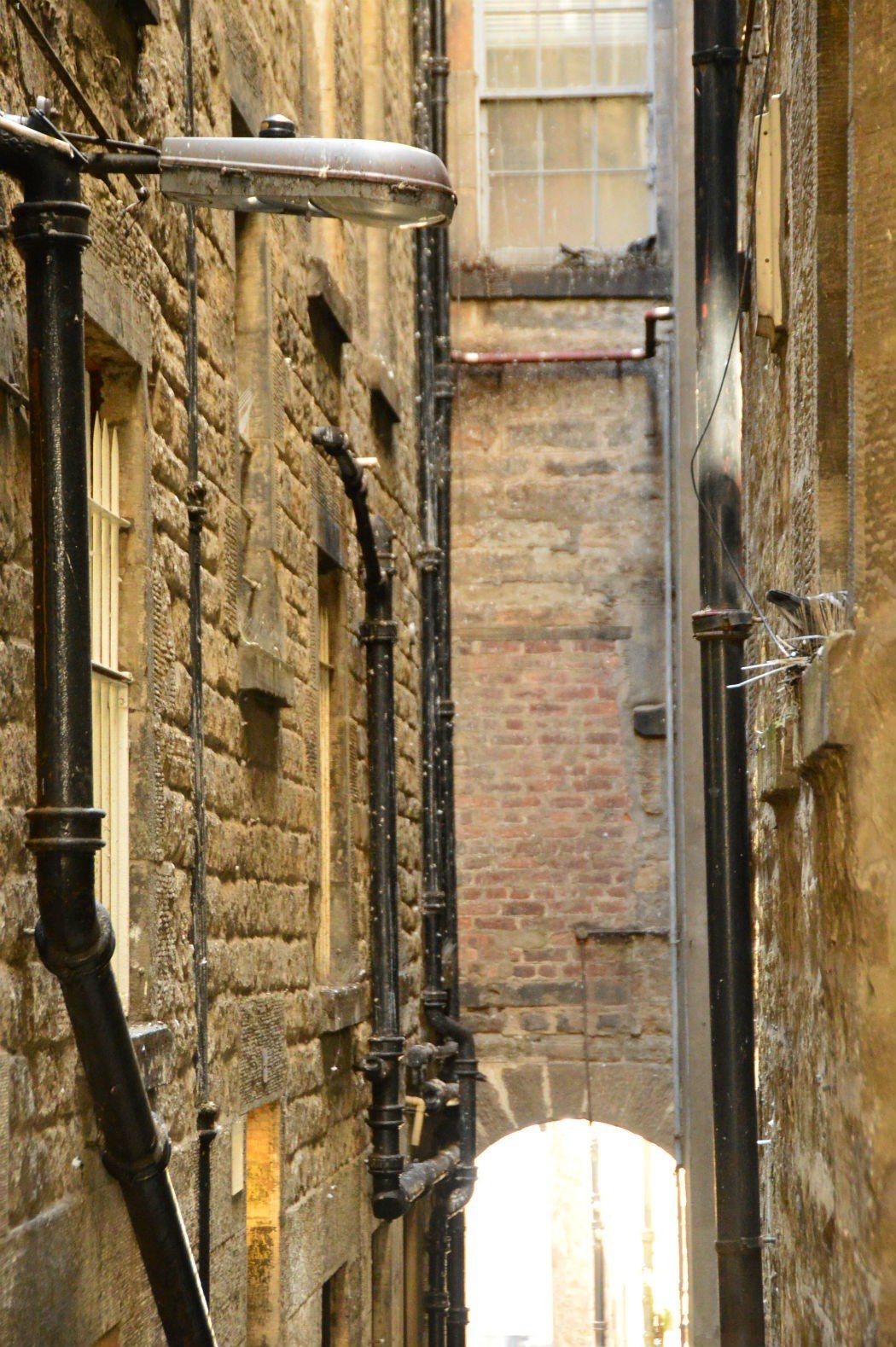 narrow alley way in edinburgh with a declining staircase
