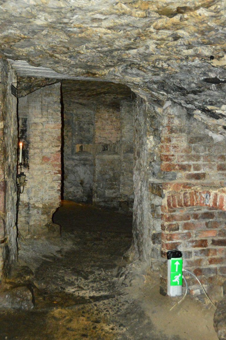 2 Best Edinburgh Vaults Tour Options I Boutique Adventurer