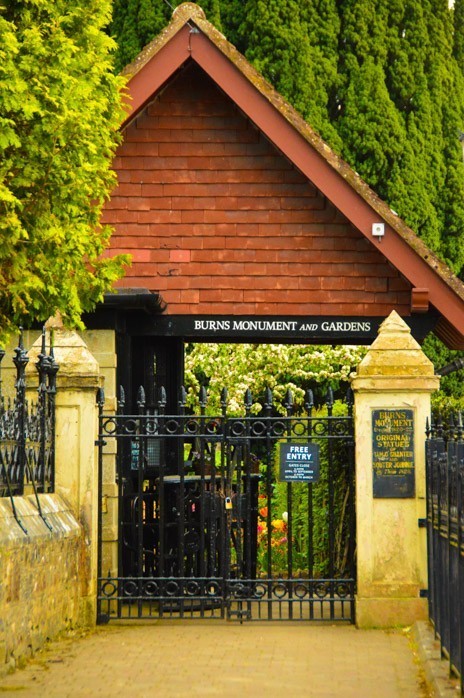 Entrance to the Burns Monument and gardens