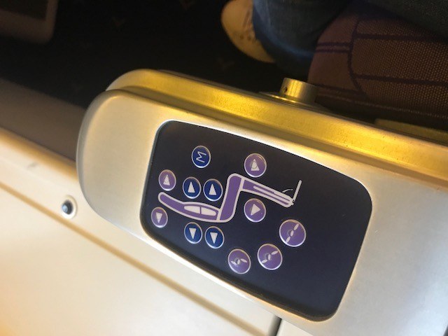 thai airways seat operation pad boeing 747 business class