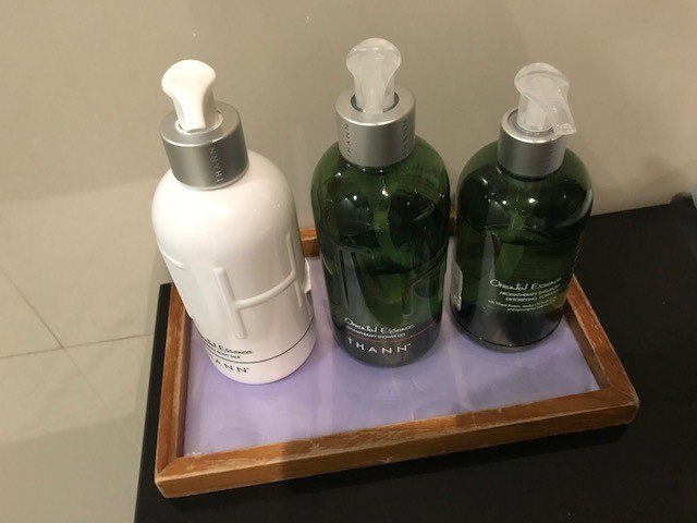 thai airways business class a380 review toiletries in the bangkok lounge