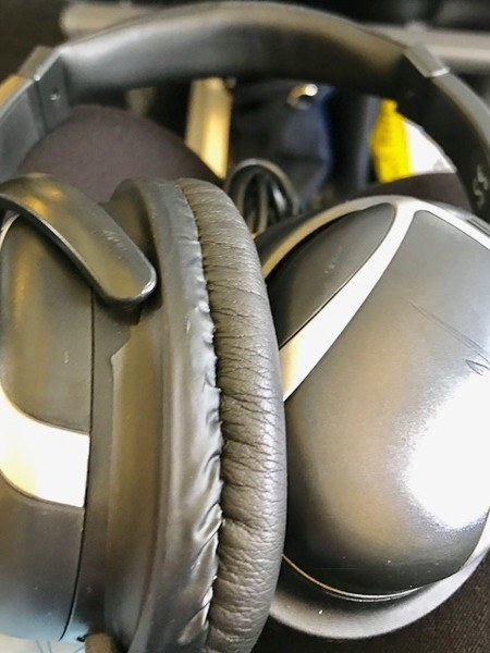 british airways world traveller plus headphones