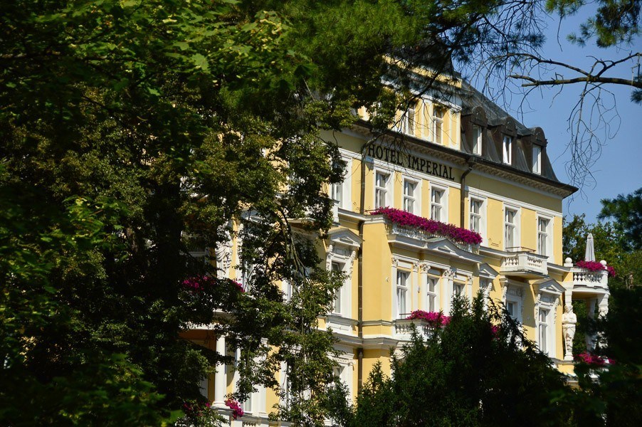 3 Best Czech Republic Spa Towns in Bohemia 32 exterior of hotel imperial frantiskovy lazne czech republic