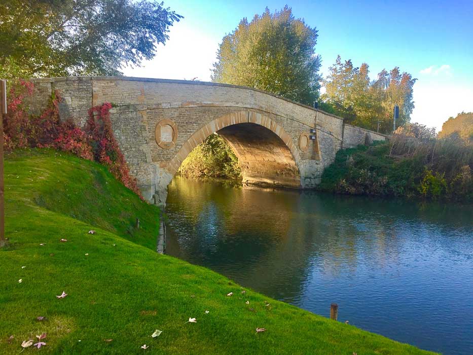 stone-bridge-in-the-cotswolds