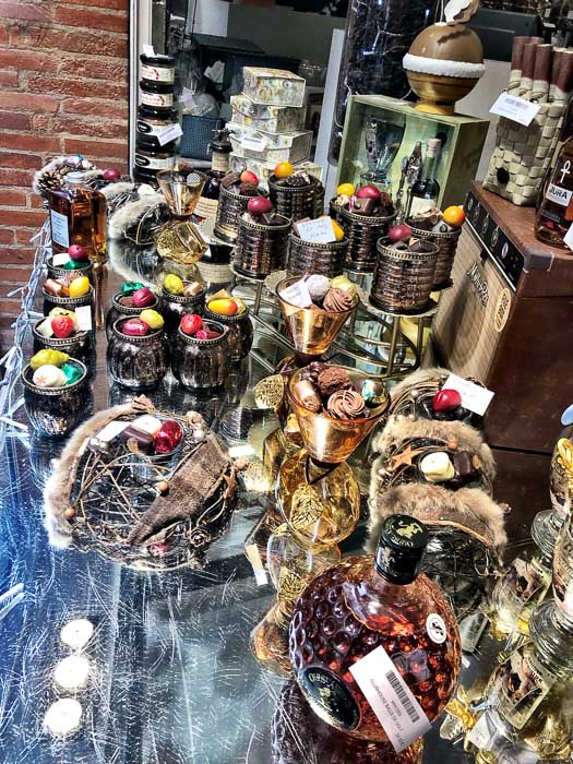 14 Best Things to Do in Tarn et Garonne 15 Patisserie Alexandres chocolate display