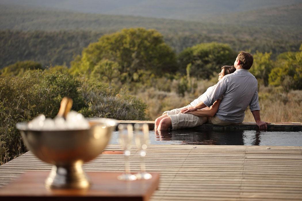 Africa Honeymoon Ideas - Your Complete Guide 1 couple relaxing on the edge of an infinity pool on a safari honeymoon