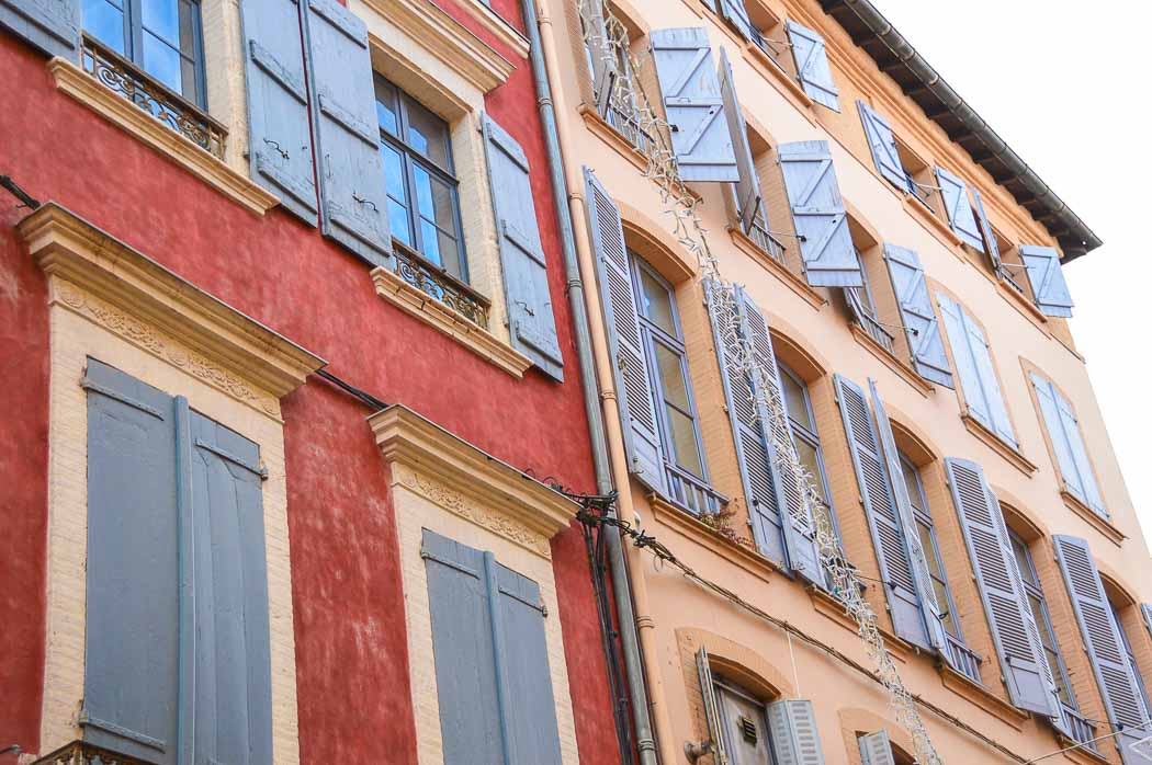 colouful buildings and shutters in Montauban