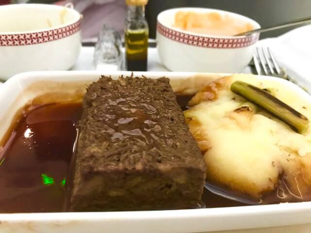 Iberia Business Class Review: Is it Worth It? 6 beef with gravy and mashed potato on an iberian flight business class to bogota