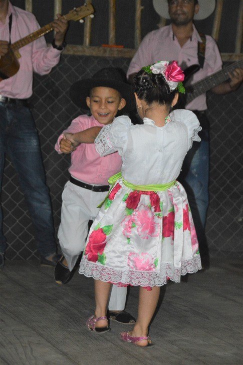 boy and girl dancing