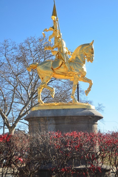 man on horse gold statue in philadelphia