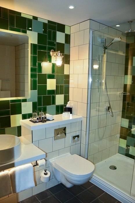 12 Fun Things to do in Cardiff (2022) 42 bathroom at hotel indigo cardiff