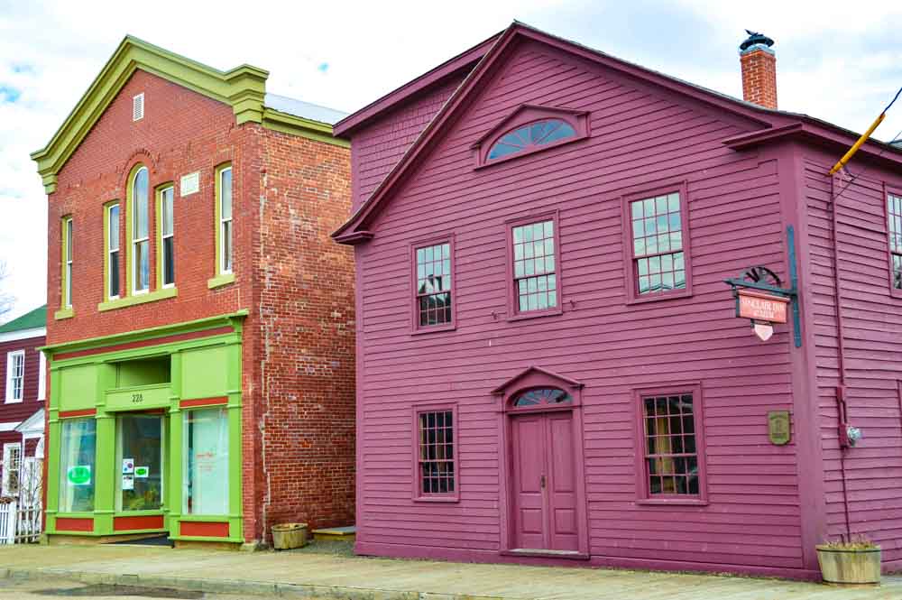 Best 6 Days Nova Scotia Itinerary 29 colourful houses on the street in Annapolis Royal