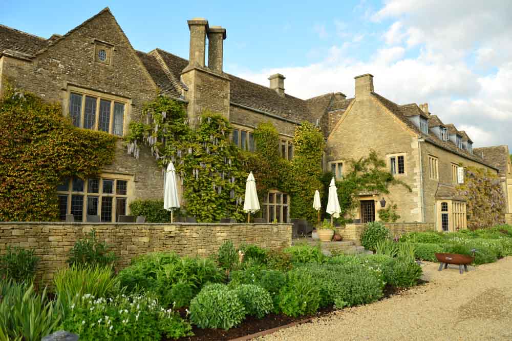 england_cotswolds_whatley-manor-exterior-sculpture