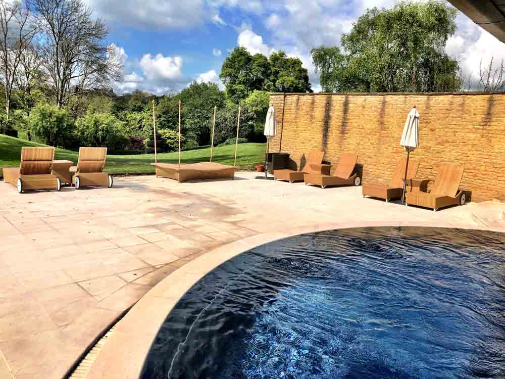 england_cotswolds_whatley-manor-outdoor-pool