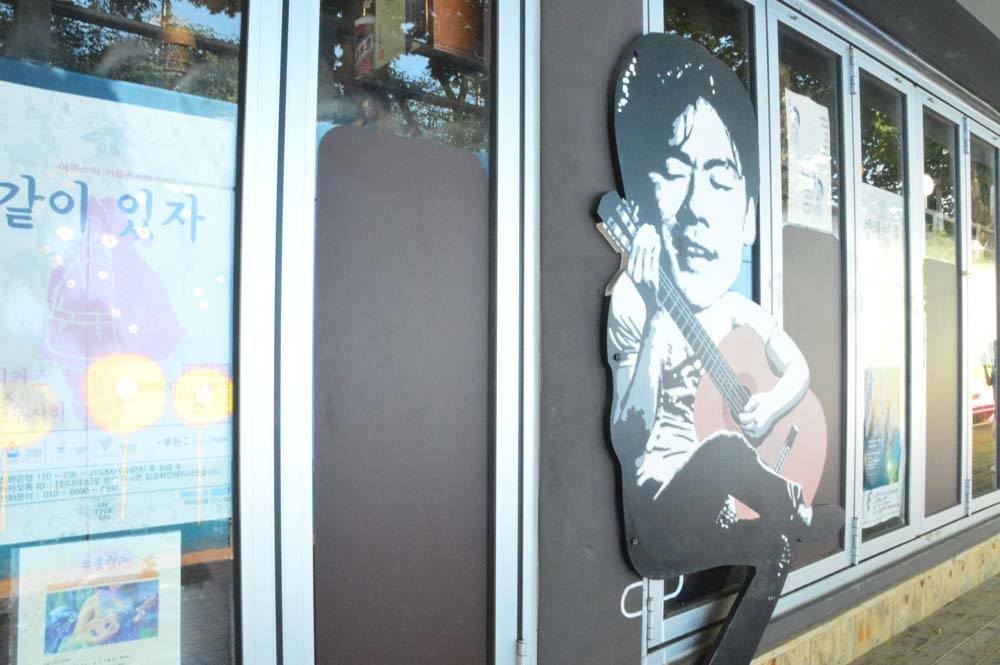 12 Best Things to do in Daegu Korea 9 korea_daegu_kim-kwang-seok-mural