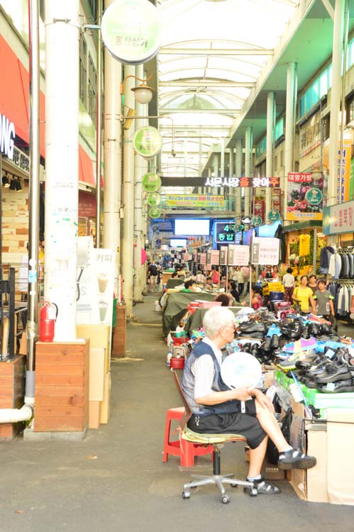 12 Best Things to do in Daegu Korea 28 korea_daegu_seomun-market-aisle