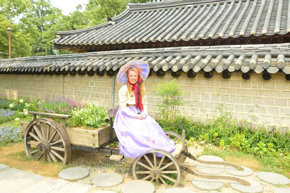 11 Best Seoul Day Trips You Won't Forget 17 korea_jeonju_dress-up