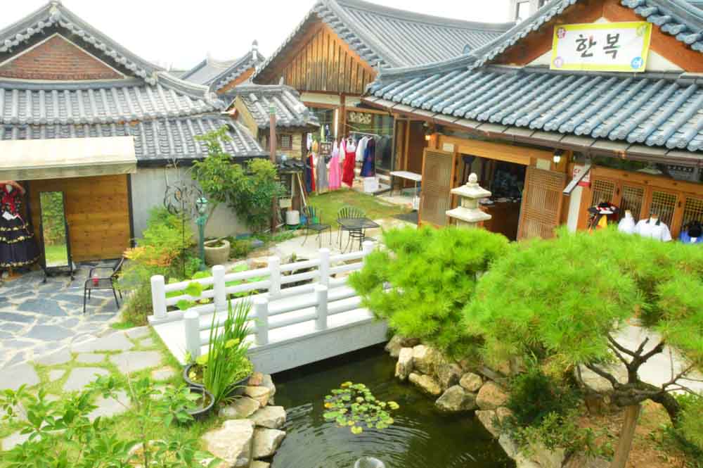 26 Beautiful Places in South Korea You're Going to Love 15 korea_jeonju_hanok-village