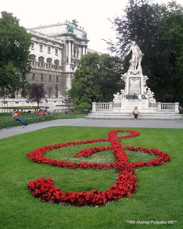 austria_vienna_mozart-statue