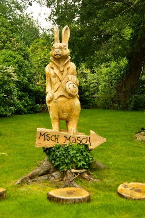 2 Luxury Hotels Yorkshire Not to Miss 19 england_yorkshire_rockliffe-hall-rabbit-statue