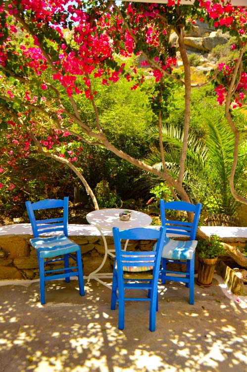 greece_ios_mylopotas-beach-gorgona-hotel-table-and-chairs greece_ios_mylopotas-beach-gorgona-hotel-table-and-chairs
