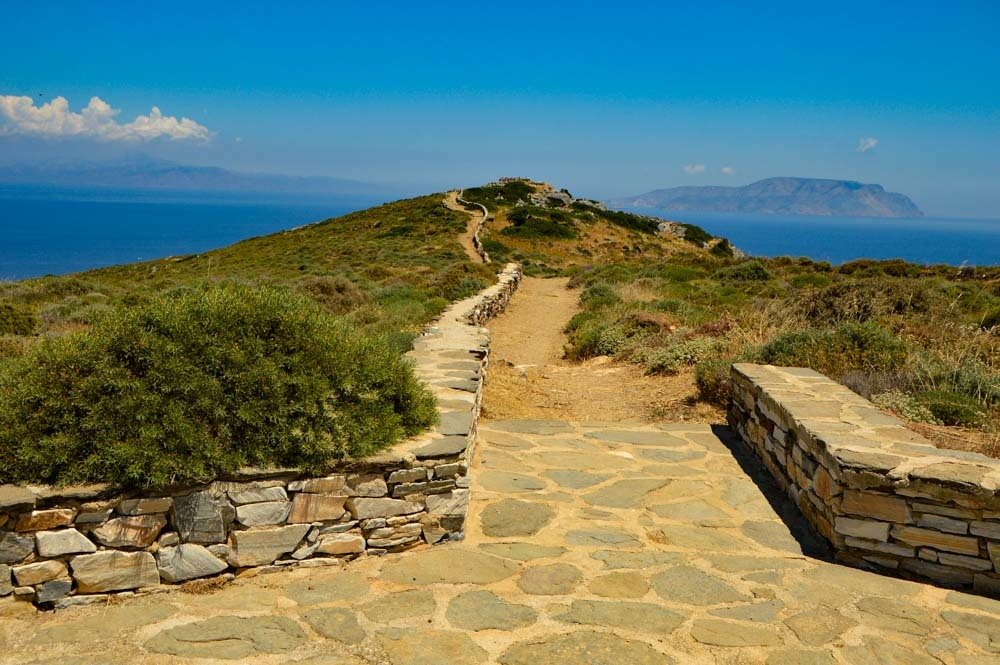 17 Best Things to do in Ios 14 greece_ios_path-to-homers-tomb