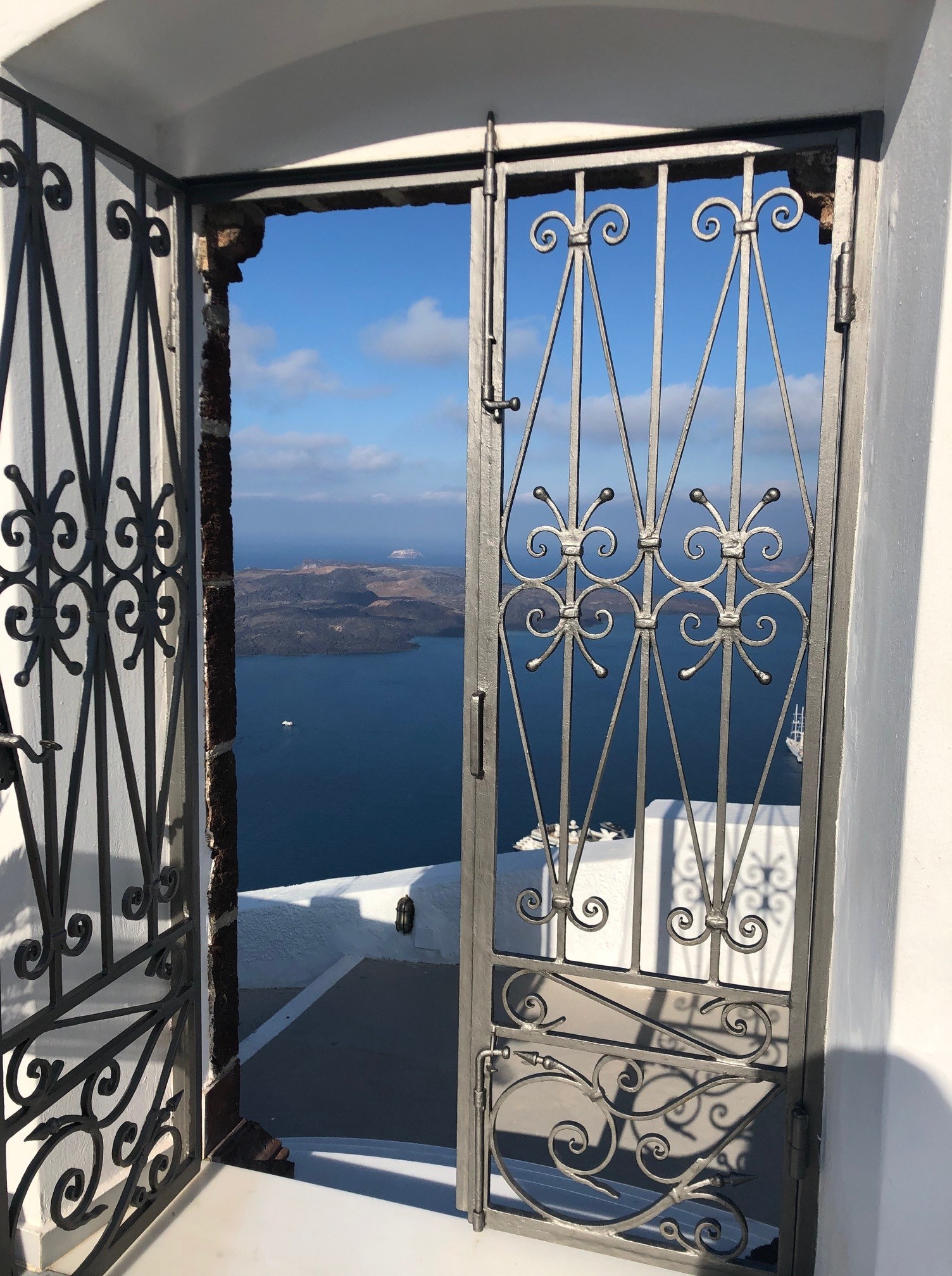 greece_santorini_anteliz-door