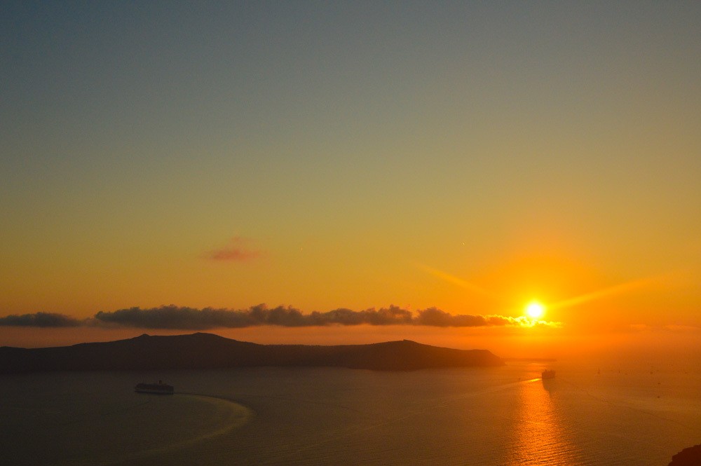 Santorini to Ios: How to get there & Should you Stay in Santorini 3 greece_santorini_sunset-2