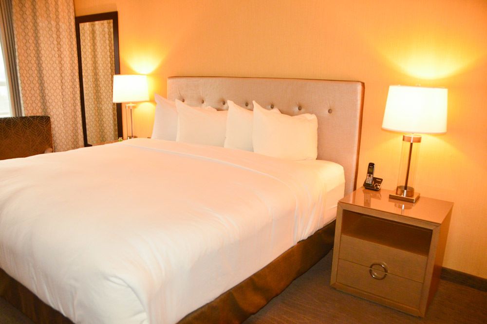 Canada_Novascotia_halifax-prince-george-hotel-bedroom