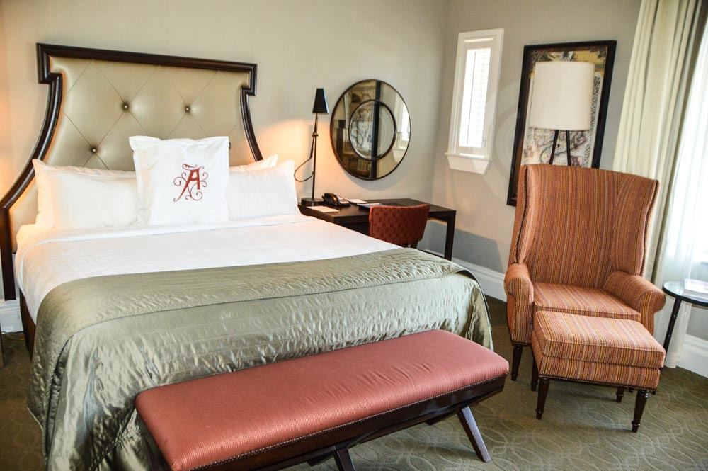 canada_new-brunswick_algonquin-room03