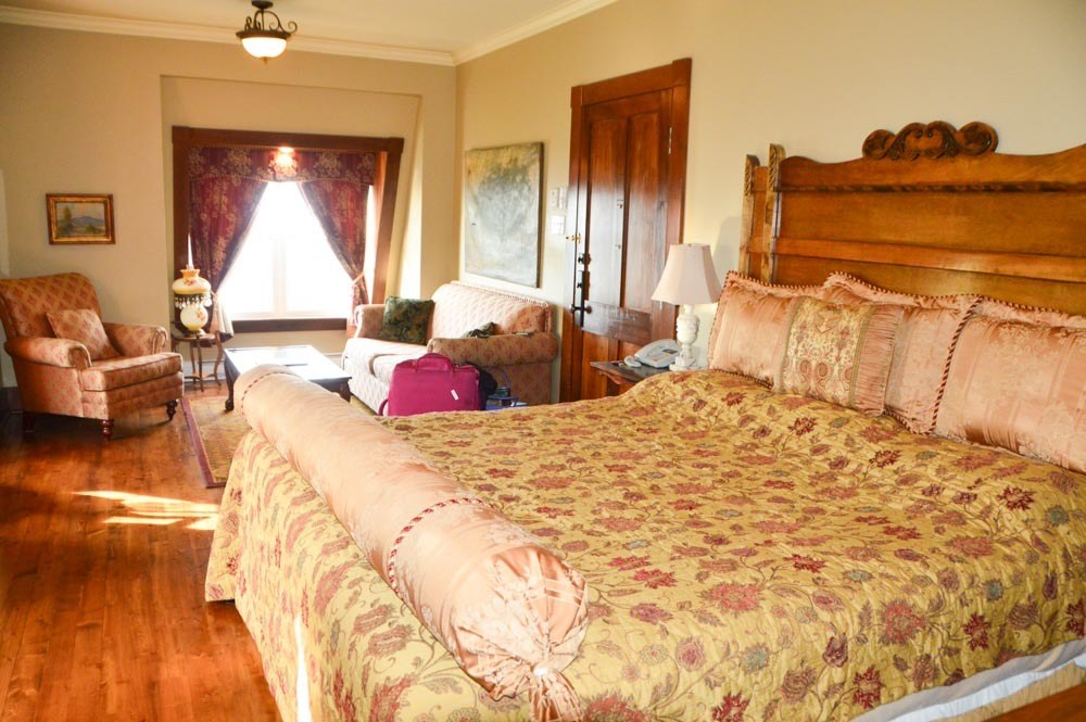 canada_new-brunswick_hotel-paulin-bedroom-2