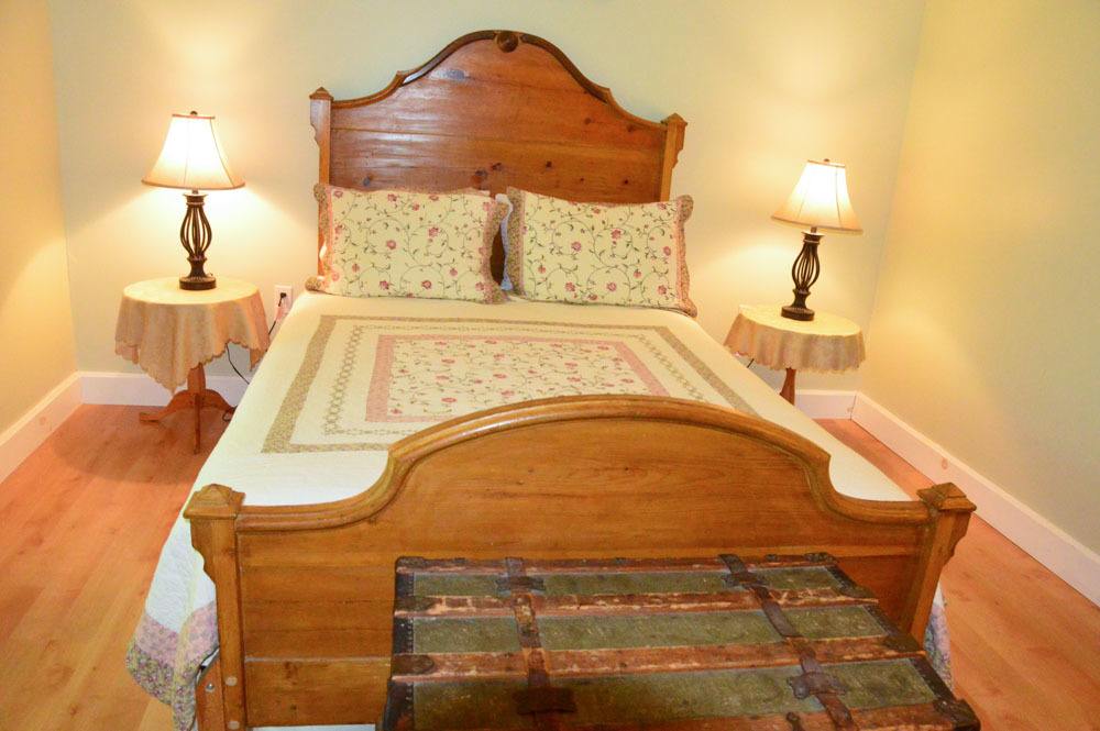 canada_new-brunswick_maple-grove-inn-room