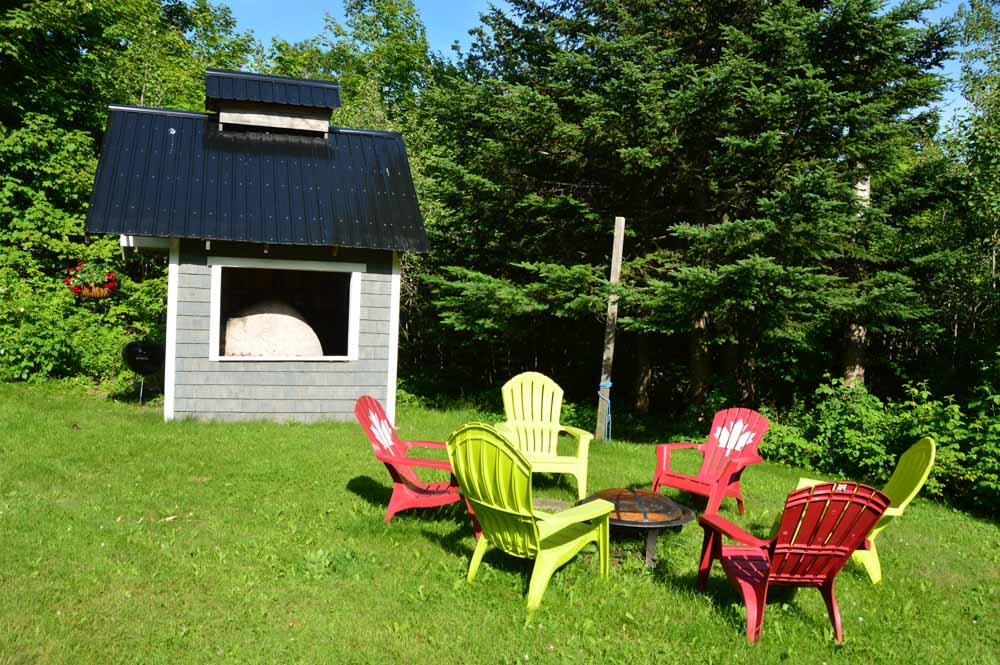 canada_new-brunswick_maplegrove-inn-backyard