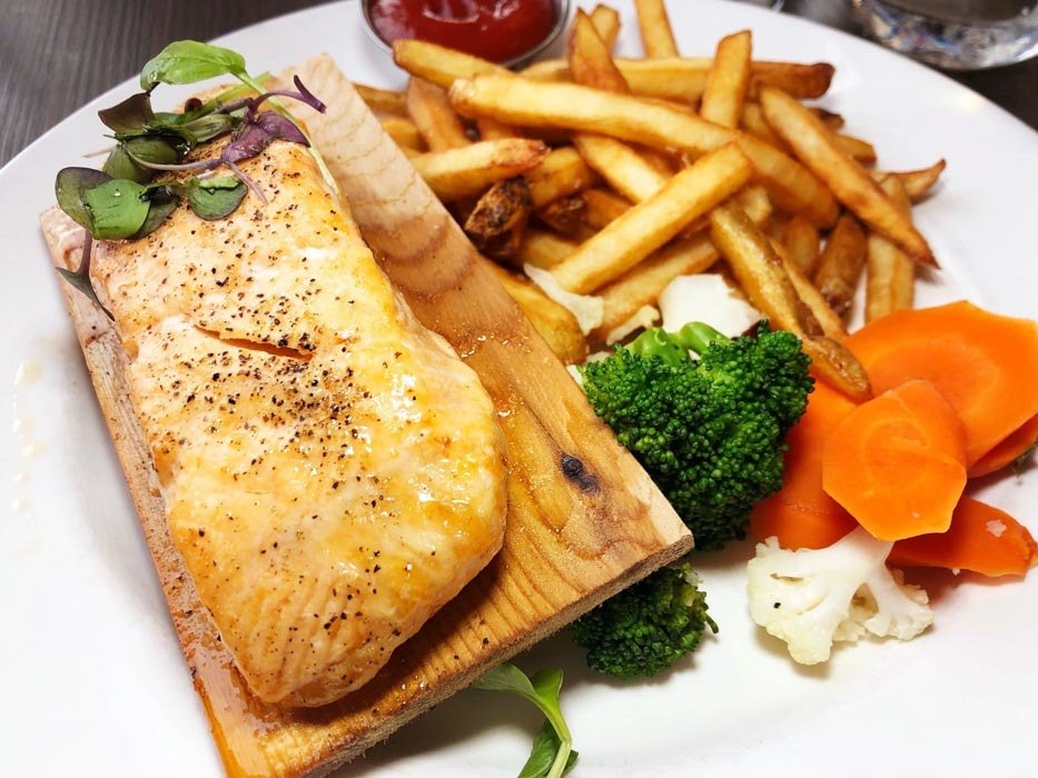 canada_new-brunswick_miramichi-rodd-hotel-salmon