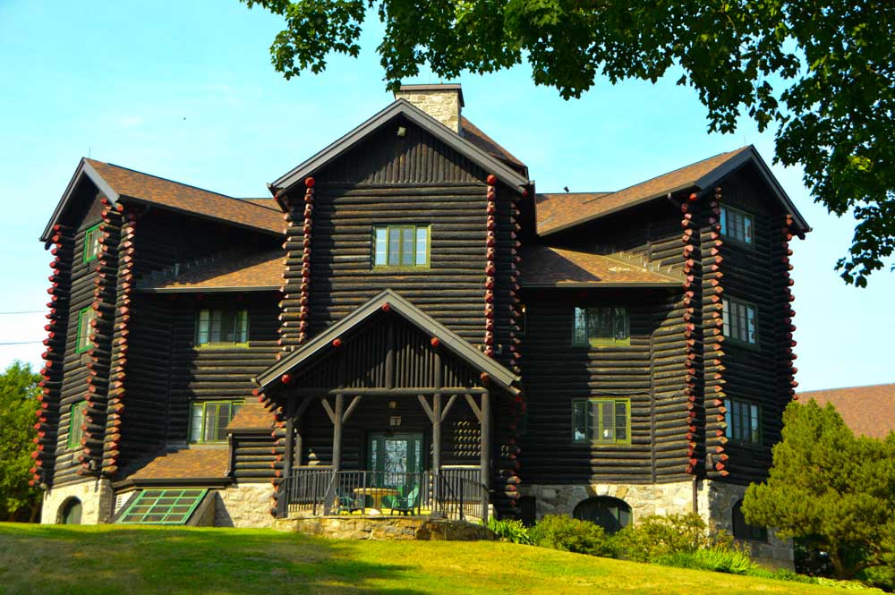 25 Magnificent Canada Landmarks (2022) You Need to Visit 54 canada_ottawa_fairmont-montebello-log-cabin