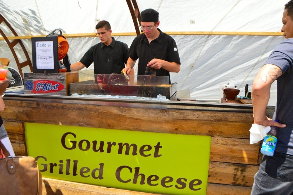 canada_ottawa_market-grilled-cheese-stand canada_ottawa_market-grilled-cheese-stand